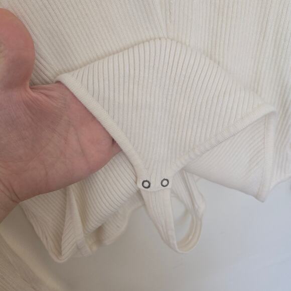 Abercrombie & Fitch V-Neck Sweater Bodysuit XL Cream Ribbed One Piece - Picture 6 of 7
